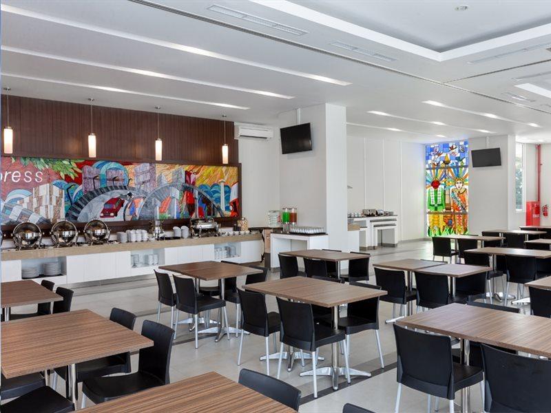 Amaris Hotel Slipi Jakarta Exterior photo